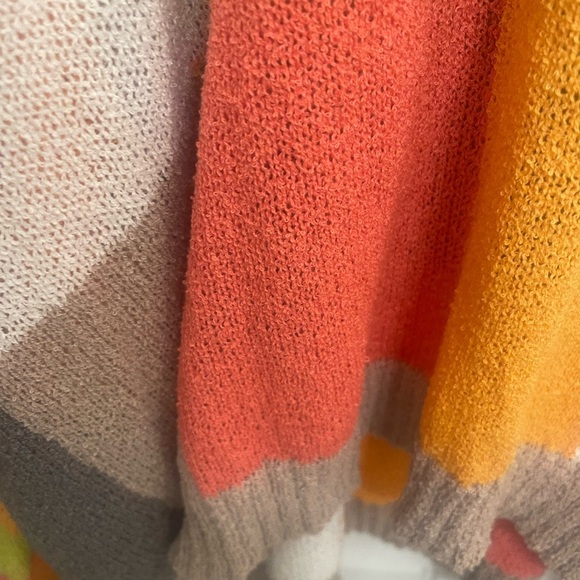 COLOR BLOCK CREWNECK SWEATER!
Material gorgeous! Like  new! Size L - Picture 5 of 8